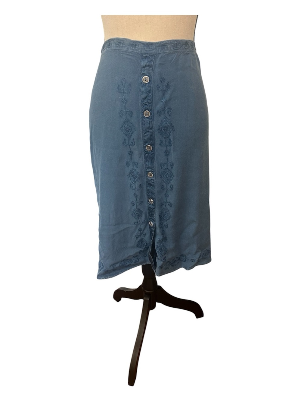 Soft surroundings embroidered rayon blue, chambray plus 1X elastic waist skirt